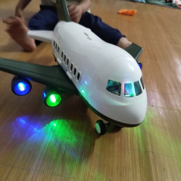 Toy plane - Picture 2 of 3